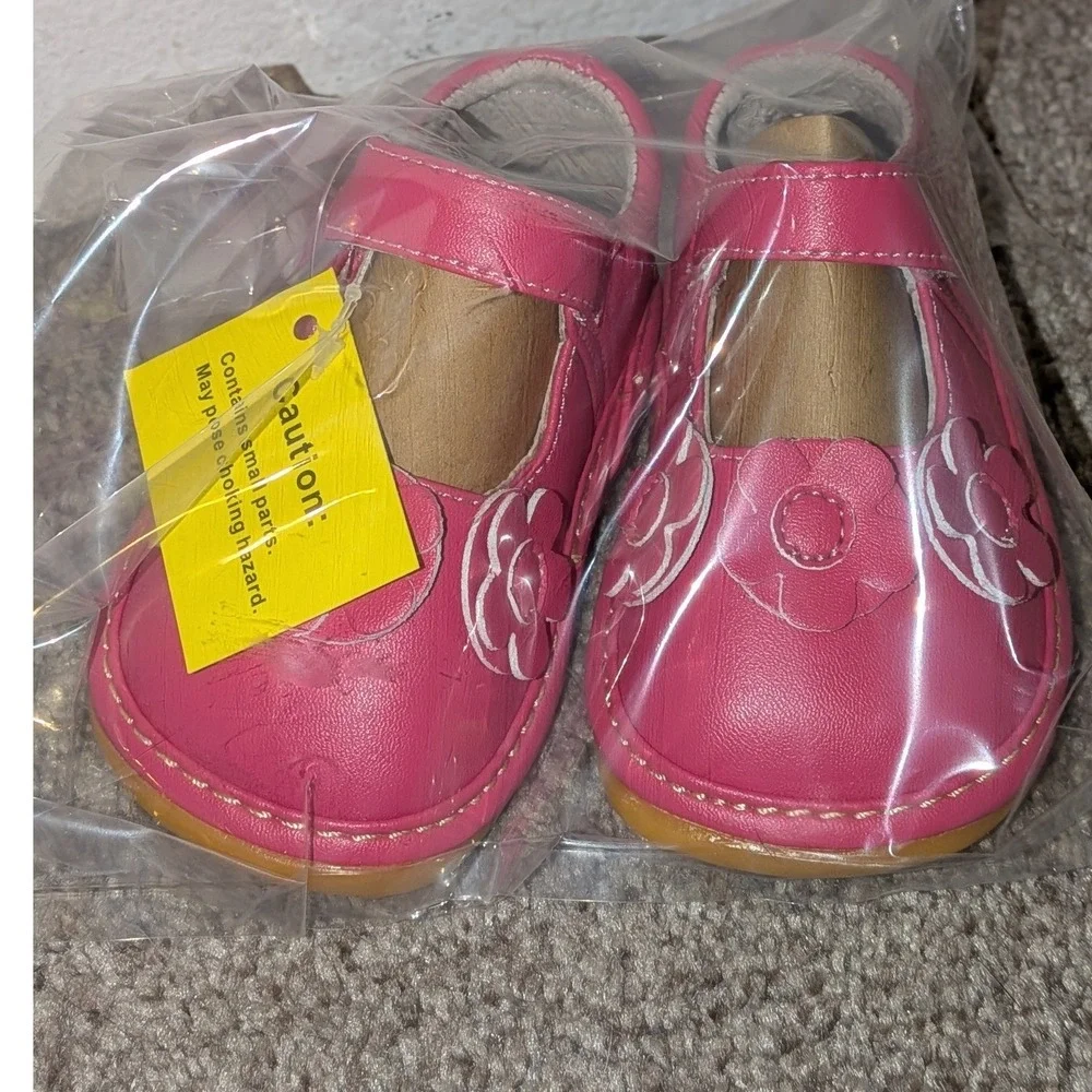 Little Maes Boutique Pink Floral Squeaky Mary Jane Shoes Toddler Size 4 NEW